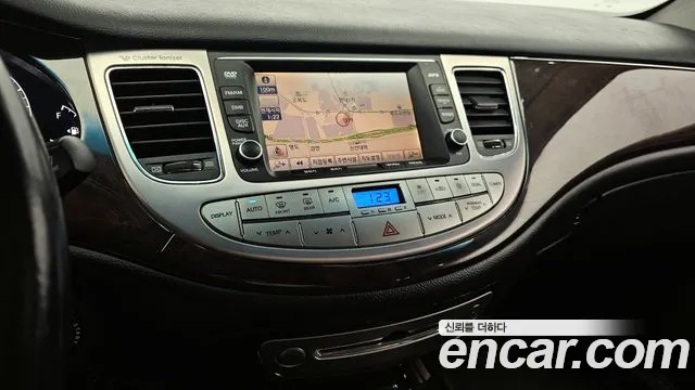 Hyundai Genesis 2010 — фото 14