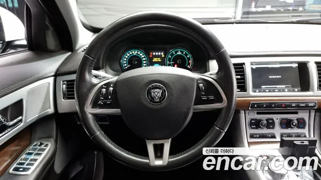 Jaguar XF 2014 — фото 13