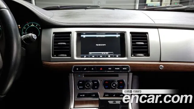 Jaguar XF 2014 — фото 18