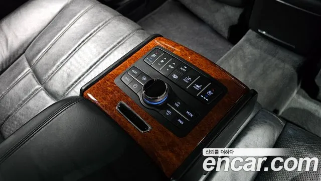 Hyundai Equus 2010 — фото 18