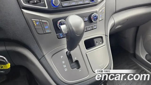 Hyundai Starex 2020 — фото 9