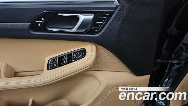 Porsche Macan 2018 — фото 16