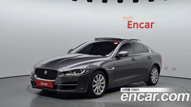 Jaguar XE 2016 — фото 1