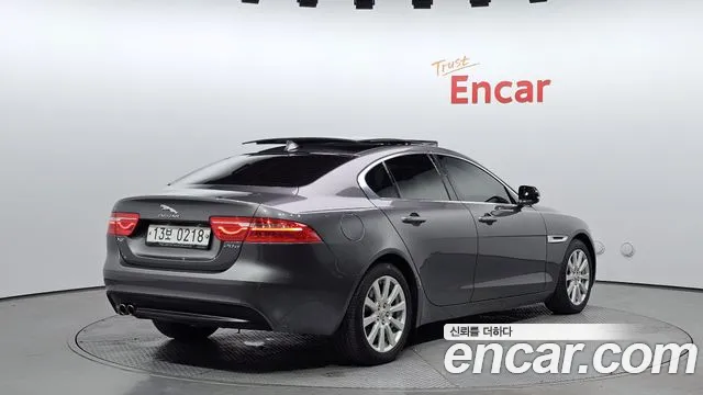 Jaguar XE 2016 — фото 2