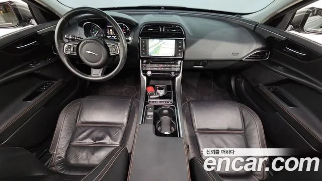 Jaguar XE 2016 — фото 7