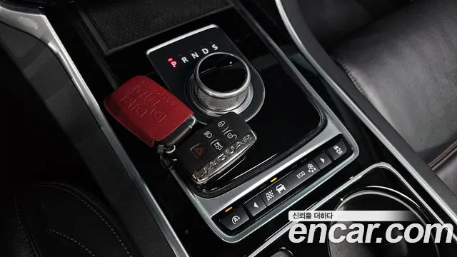 Jaguar XE 2016 — фото 9