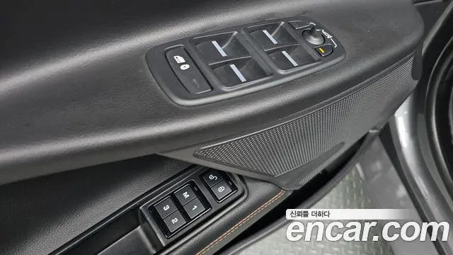 Jaguar XE 2016 — фото 12