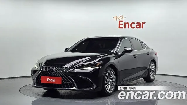 Lexus ES 2023 — фото 1