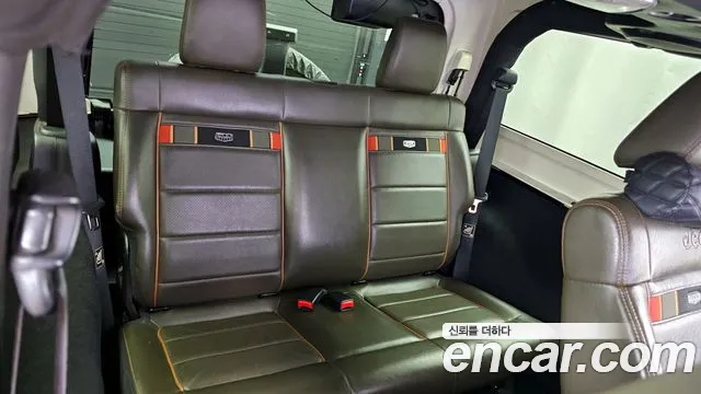 Jeep Wrangler 2011 — фото 12
