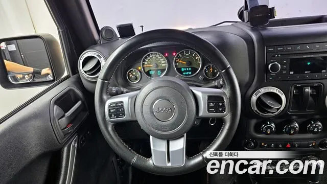 Jeep Wrangler 2011 — фото 13