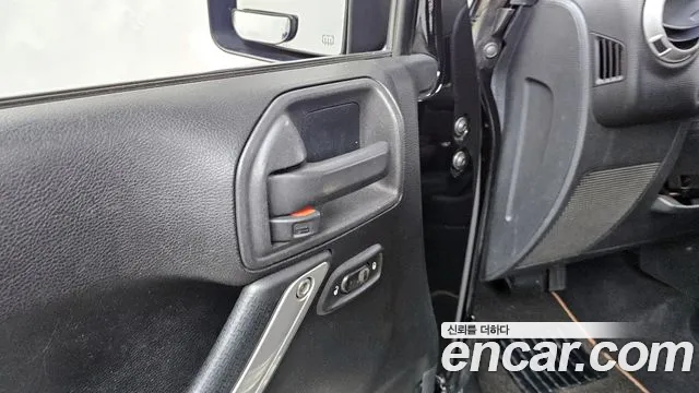 Jeep Wrangler 2011 — фото 15