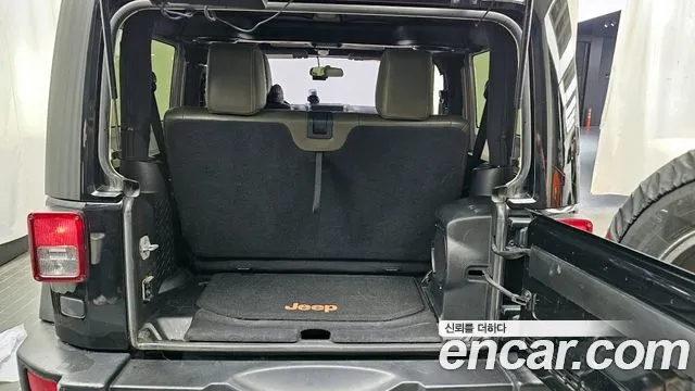 Jeep Wrangler 2011 — фото 20