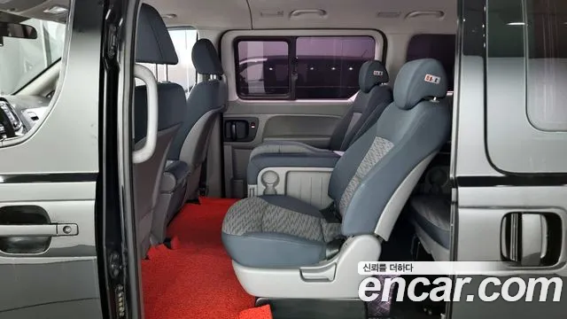 Hyundai Starex 2017 — фото 12