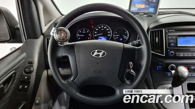 Hyundai Starex 2017 — фото 13