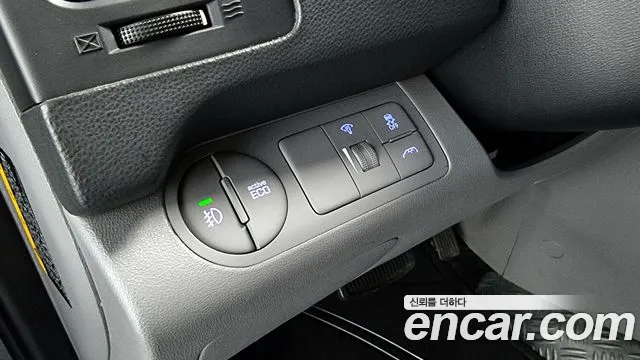 Hyundai Starex 2017 — фото 16