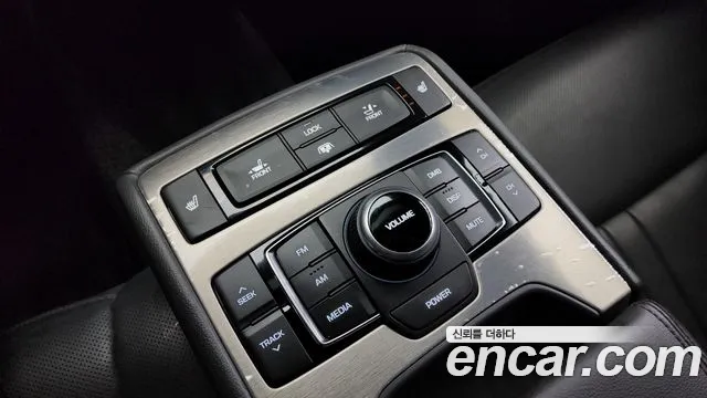 Hyundai Genesis 2016 — фото 18
