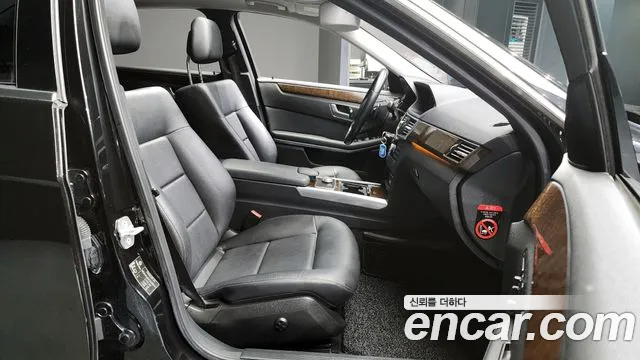 Mercedes-Benz E-Class 2012 — фото 11
