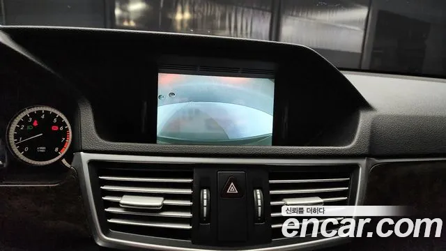 Mercedes-Benz E-Class 2012 — фото 15