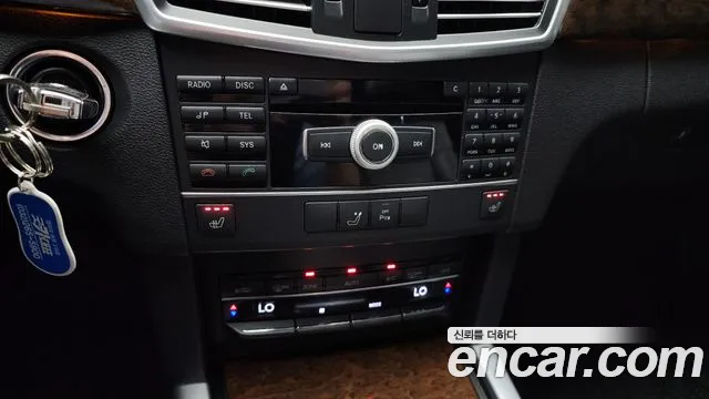 Mercedes-Benz E-Class 2012 — фото 16