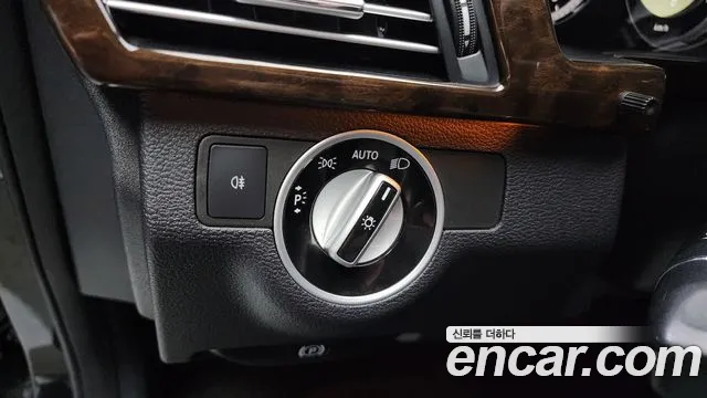 Mercedes-Benz E-Class 2012 — фото 17