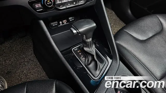 Kia Niro 2018 — фото 9