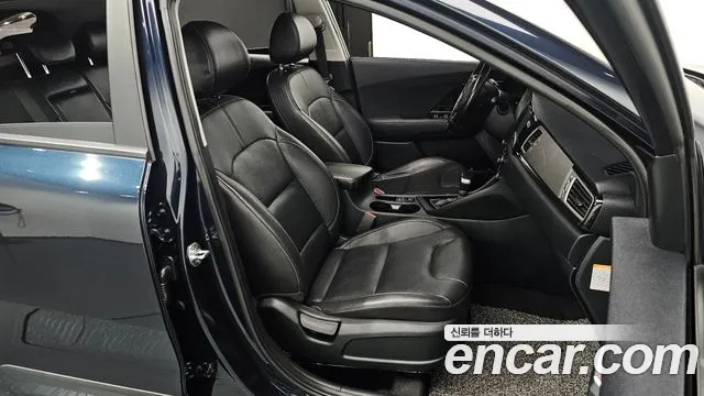 Kia Niro 2018 — фото 10