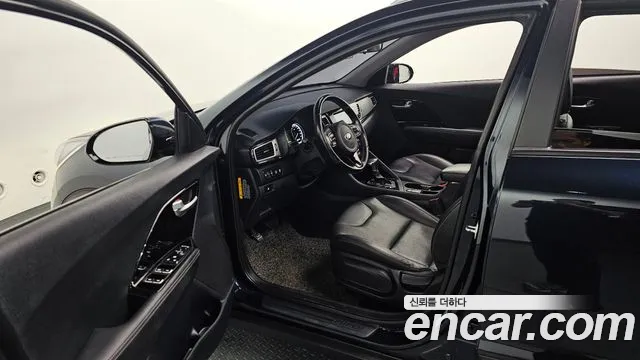 Kia Niro 2018 — фото 11