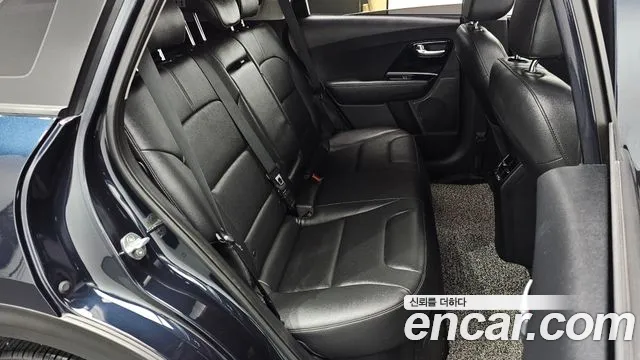 Kia Niro 2018 — фото 12