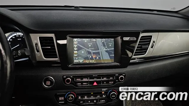 Kia Niro 2018 — фото 15