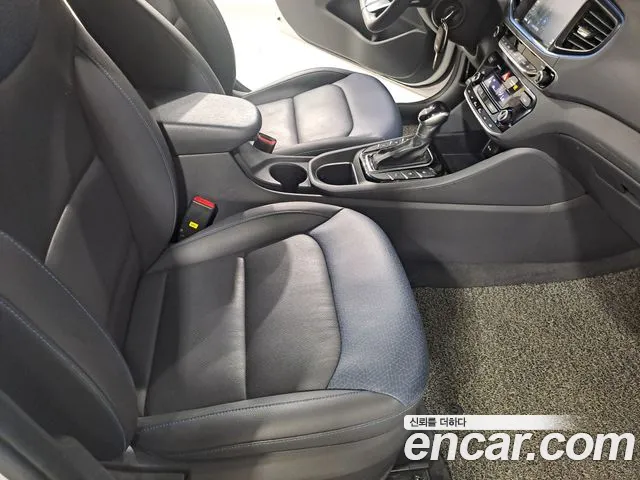 Hyundai Ioniq 2016 — фото 13