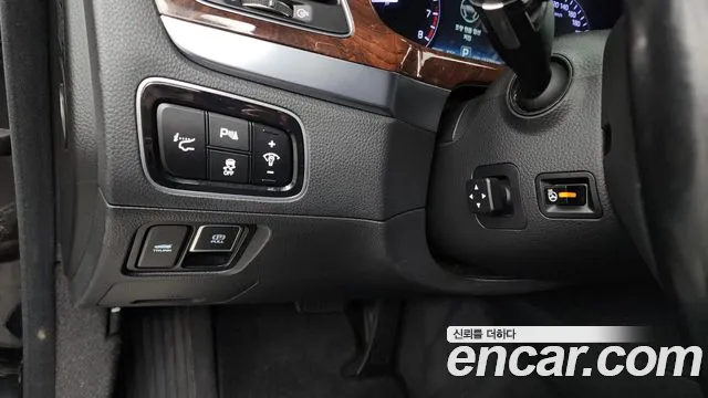 Hyundai Equus 2015 — фото 16