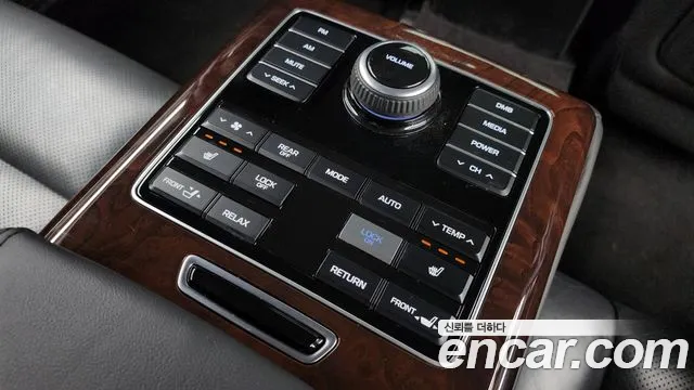 Hyundai Equus 2015 — фото 19