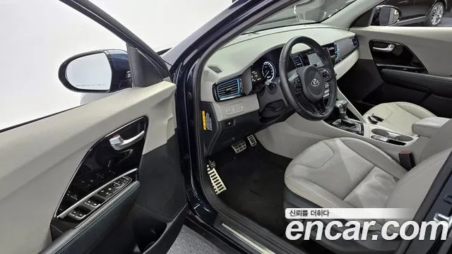 Kia Niro 2017 — фото 10