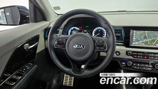 Kia Niro 2017 — фото 13