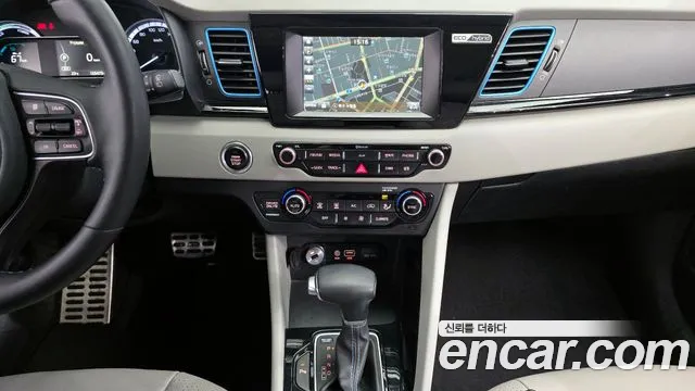 Kia Niro 2017 — фото 16