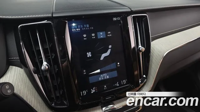 Volvo XC60 2020 — фото 16