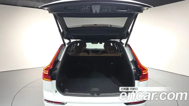 Volvo XC60 2020 — фото 20