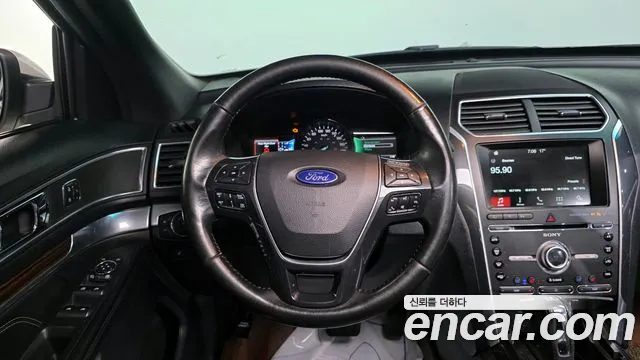 Ford Explorer 2017 — фото 13