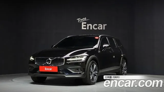 Volvo V60 2021 — фото 1