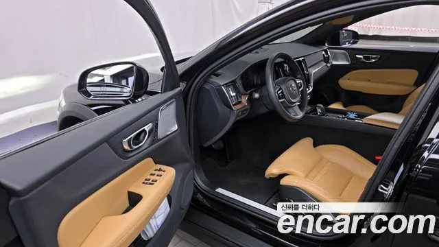 Volvo V60 2021 — фото 10