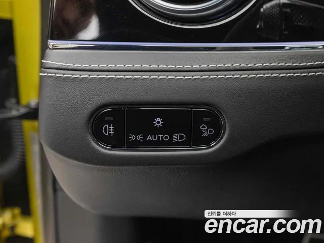 Bentley Flying Spur 2024 — фото 12