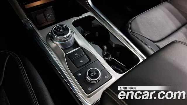 Ford Explorer 2020 — фото 9