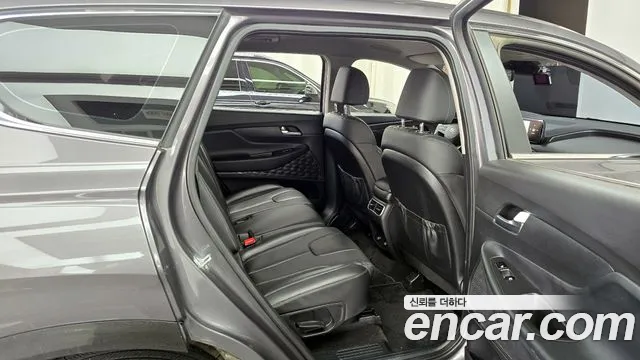 Hyundai Santafe 2023 — фото 12