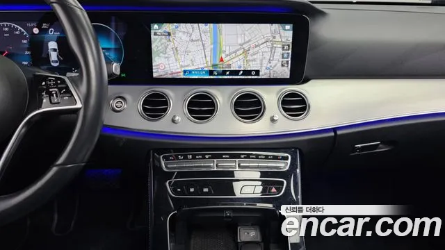 Mercedes-Benz E-Class 2021 — фото 15