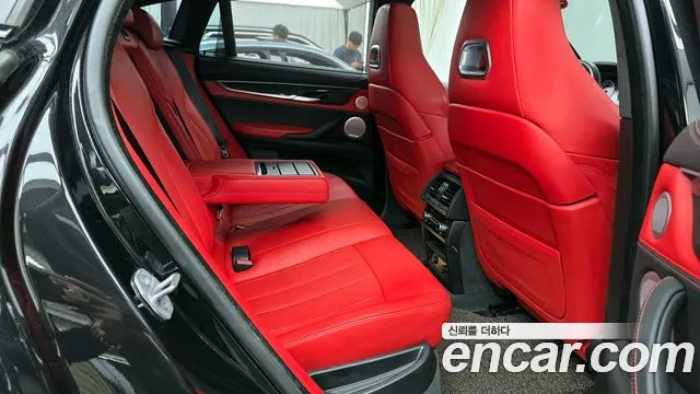 BMW X6M 2018 — фото 12