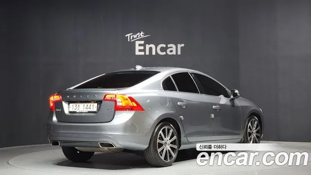 Volvo S60 2017 — фото 2