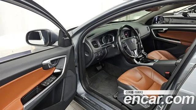 Volvo S60 2017 — фото 10