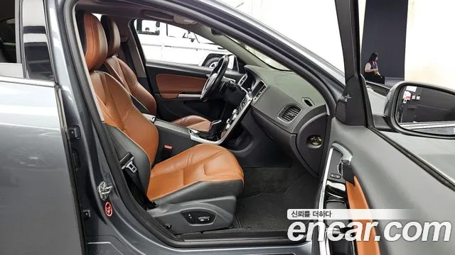 Volvo S60 2017 — фото 11