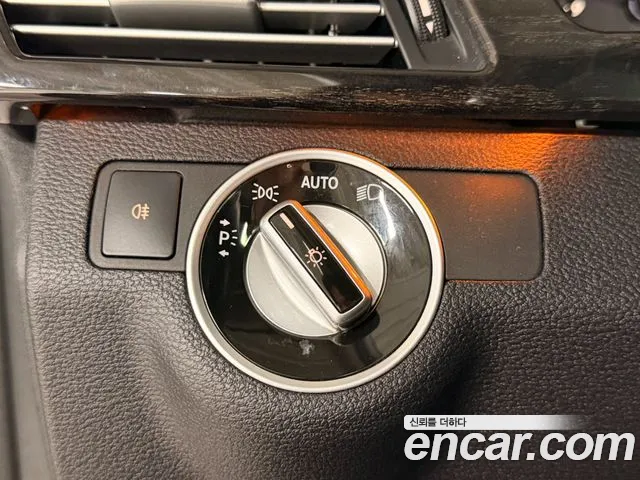 Mercedes-Benz E-Class 2012 — фото 13