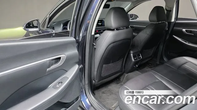 Hyundai Sonata 2020 — фото 18
